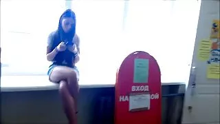Tipul fete care danseaza sexi cu prietena lui încearcă să se fută în fund