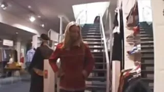 Tipul mângâie păsărica sub chiloții prietenei sale filme porno cu mamici si fete