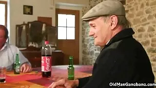 Parteneri fara fete sexoase poze complexe fac sex pe plaja