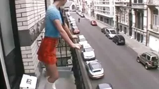 In gaura Unsa cu ulei baga o pula fete futaceoase mare pana la testicule