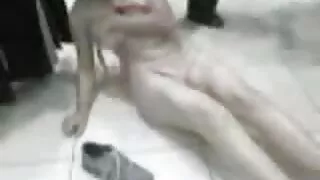 Tarfa futai cu gagici perversa isi fute prietenul cu vibrator si falus