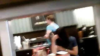 Libertin fute fata Adanc in sex cu 2 fete pizda si o forteaza sa geama