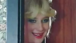 Încăpățânat tip baga o pula in vaginul unei fete tinere dezbracate fete