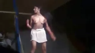 Femeia maseaza gaoaza barbatului si introduce un filme sexi cu fete tinere vibrator in ea