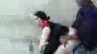 Subțire, cu xxx fete bune părul negru prietena predat în mașină